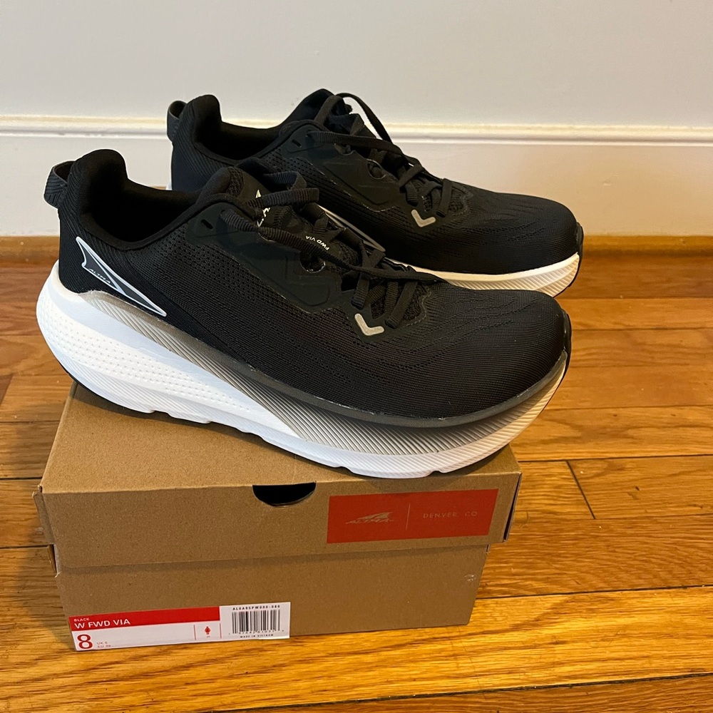 Altra Women’s FWD VIA 2 (size 8)